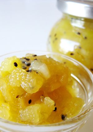 A picture of Apple and Kiwi Honey Jam.