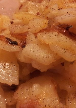 A picture of Fried potatoes.