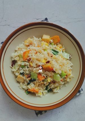 Gambar Nasi Goreng Tauhu, Fish Cake & Bok Choy