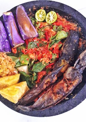 Foto resep Pecel lele + sambal kemangi terong hijau