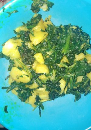 A picture of Aloo palak.