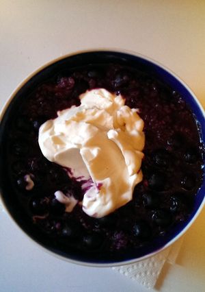 A picture of Blueberry Yoghurt Oatmeal.