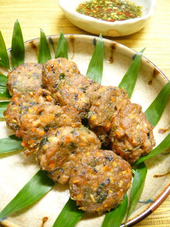 A picture of Lemony Thai Fish Cakes with Tinned Mackerel.