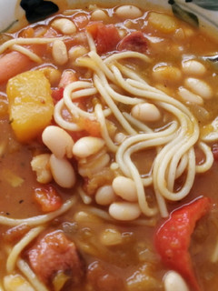 Una foto de Porotos con riendas