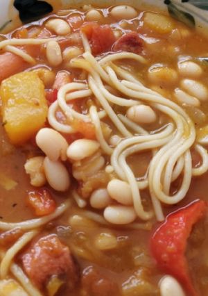 Una foto de Porotos con riendas