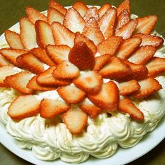 Pavlova (Baked Meringue Cake) A picture of Pavlova (Baked Meringue Cake).