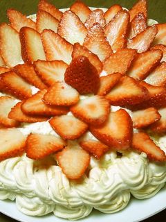 A picture of Pavlova (Baked Meringue Cake).