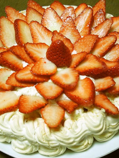 A picture of Pavlova (Baked Meringue Cake).