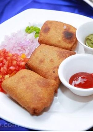 A picture of Besan veggie cheese burst pockets.
