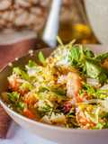 Ensalada de langostinos y couscous integral