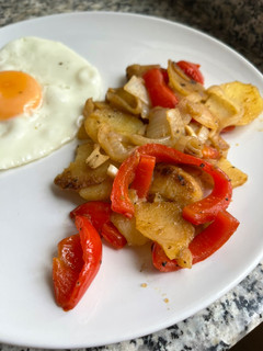 Una foto de Patatas a lo pobre 🥔
