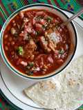Frijoles colorados con costillas de res