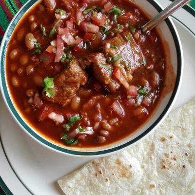 Frijoles colorados con costillas de res Receta de Hanna Hurtado ⭐- Cookpad