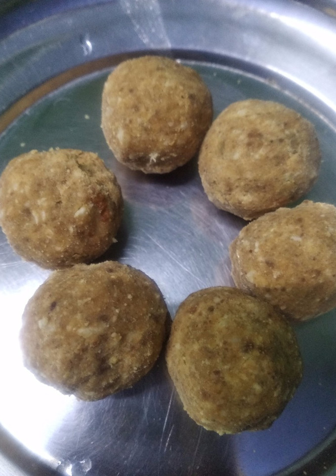 சத்துக்கள் நிறைந்த சுவையான பொட்டுகடலை வேர்கடலை உருண்டை (Verkadalai urundai recipe in tamil) செய்முறை முக்கிய புகைப்படம்