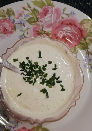 Tejfölös fokhagymaszósz recept fotója