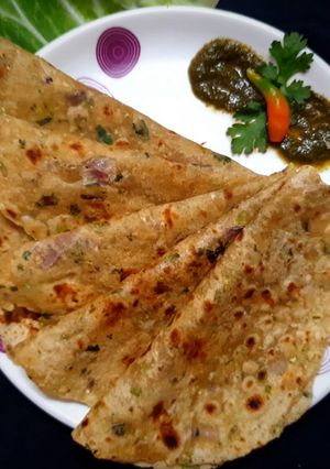 प्याज और बंदगोभी के थेपले (pyaz aur bandh Gobi ke theple recipe in Hindi) रेसिपी मुख्य फोटो