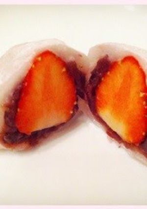 A picture of Easy Strawberry Daifuku to Make with Kids.