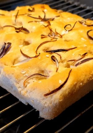 A picture of Easy peasy foccacia.