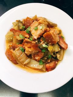 Hình của món Thịt kho dưa cải.