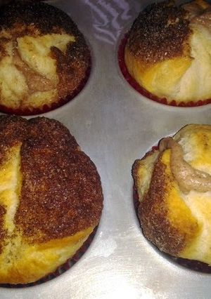 A picture of Cinnamon Stuffed Muffins.