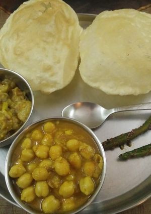 A picture of Choley Bhature.