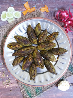 बेसन भरवाँ करेला (besan bharwa karela recipe in Hindi) रेसिपी मुख्य फोटो