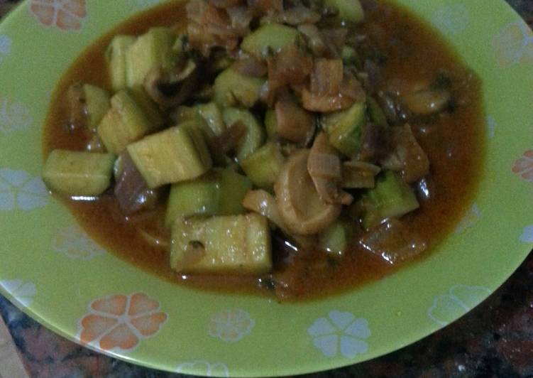 Recipe of Ultimate zucchini and mushroom in sweet red pepper sauce