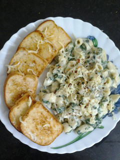 A picture of Creamy spinach pasta.