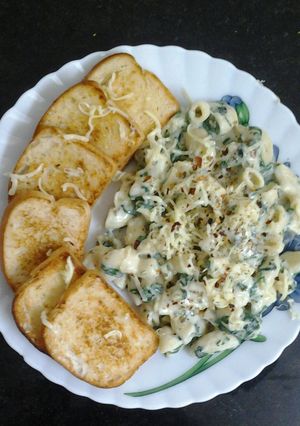A picture of Creamy spinach pasta.