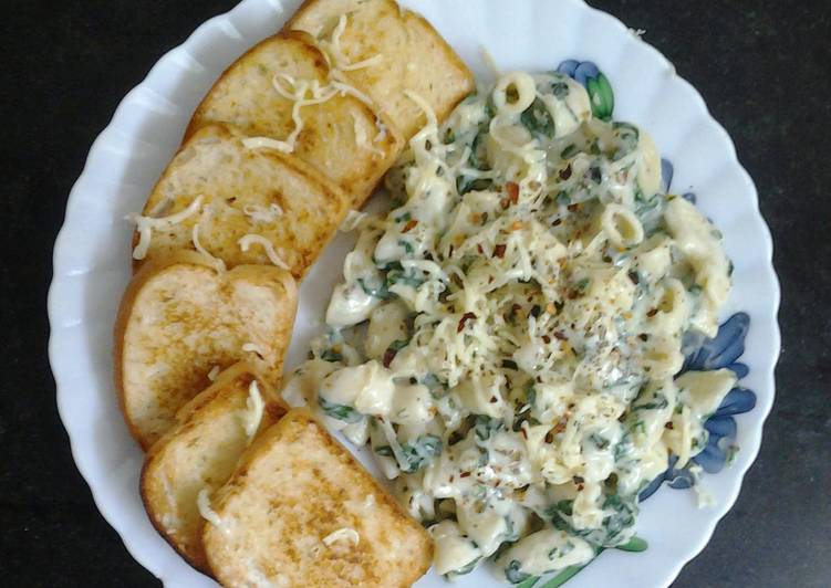 Easiest Way to Prepare Super Quick Homemade Creamy spinach pasta
