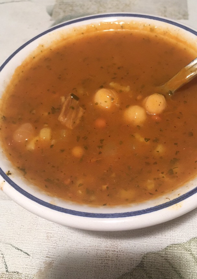 Una foto de Harira Hamra (Sopa Marroquí)