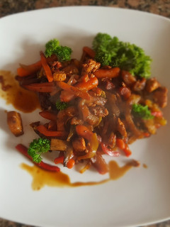 Una foto de Vegetales al WOOCK, con pollo y panceta. #1receta1arból
