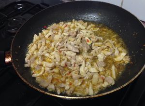 Hình của món Thịt gà xào xả ớt.