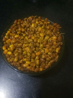 ફણગાવેલા મગ રેસીપી મુખ્ય ફોટો