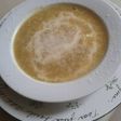 Sopa rústica de poro y cebolla