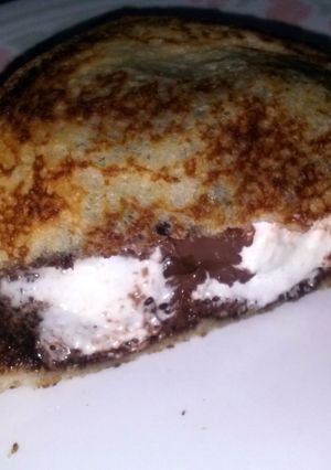 A picture of S'more sammie.