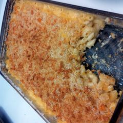 A picture of Macaroni & cheese.