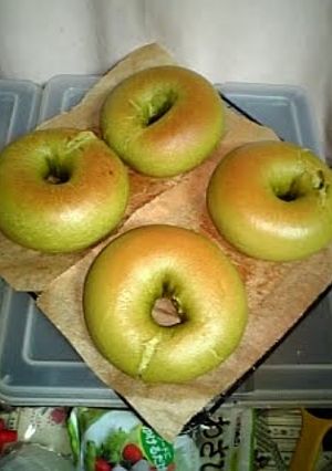 A picture of Matcha Bagels.