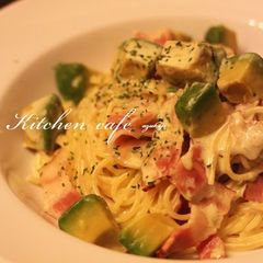 A picture of Avocado and Chicken Cream Pasta.