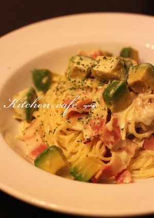 A picture of Avocado and Chicken Cream Pasta.