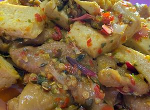 Foto resep Kulit Ayam & Tahu Yun Yi Chili Padi Kecombrang