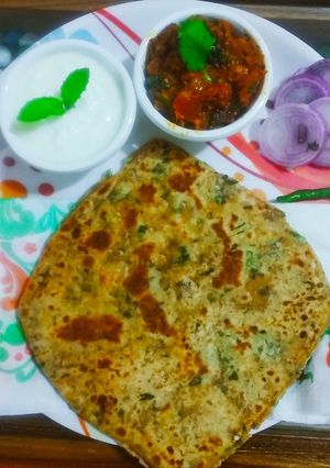 मेथी पराठा विथ मिंट दही एंड टमाटर सब्ज़ी रेसिपी मुख्य फोटो