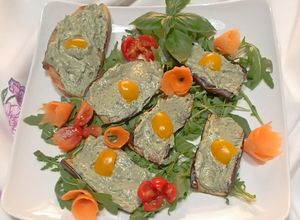 Foto di Melanzane grigliate con pesto di basilico a modo mio