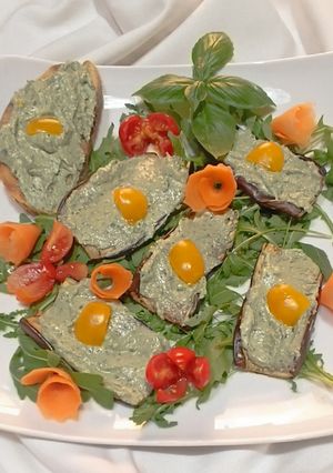 Foto di Melanzane grigliate con pesto di basilico a modo mio