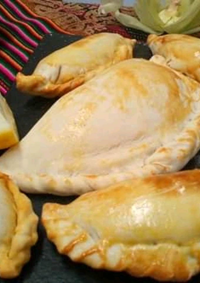 Una foto de Empanadas de carne cortada a cuchillo con masa casera🇦🇷
