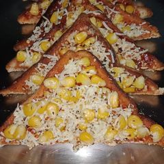 Bread corn pizza A picture of Bread corn pizza.
