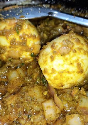 A picture of Murgh Musallam.