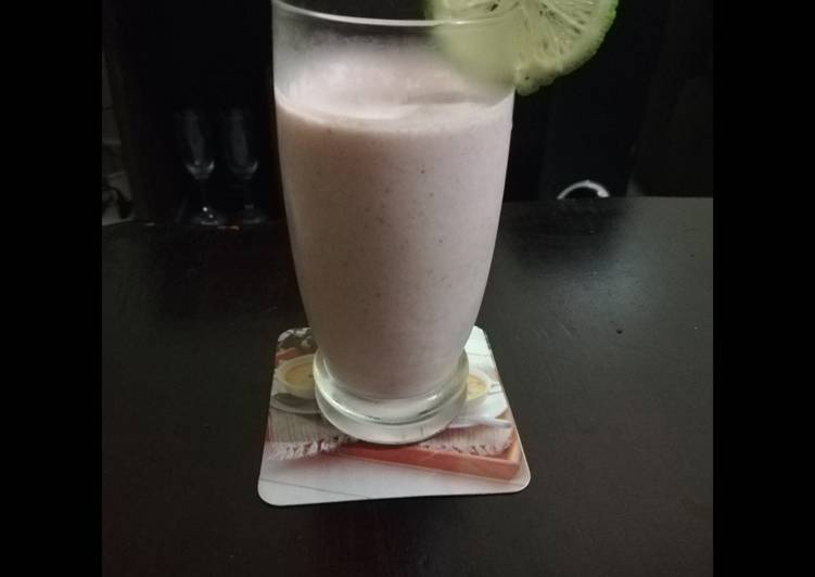 Simple Way to Make Perfect Strawberry smoothie🍓😋