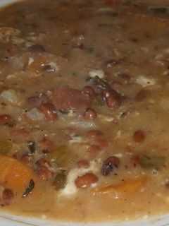 Una foto de Sopa de porotos con queso