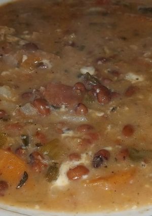Una foto de Sopa de porotos con queso